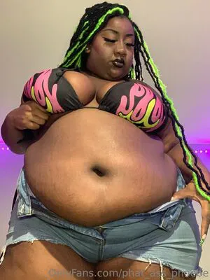 Phat Ass Phoebe OnlyFans Leaked Free Thumbnail Picture - #8D1a5gqMN2