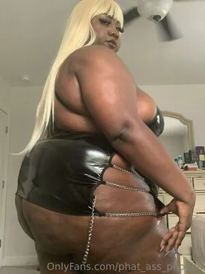 Phat Ass Phoebe OnlyFans Leaked Free Thumbnail Picture - #GUHk2K141S