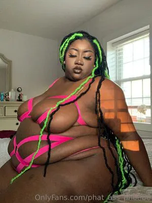 Phat Ass Phoebe OnlyFans Leaked Free Thumbnail Picture - #XZAmfbSng1