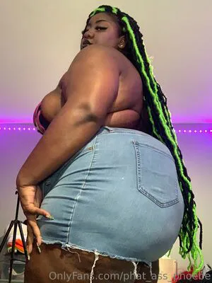 Phat Ass Phoebe OnlyFans Leaked Free Thumbnail Picture - #Y96wCNfaco