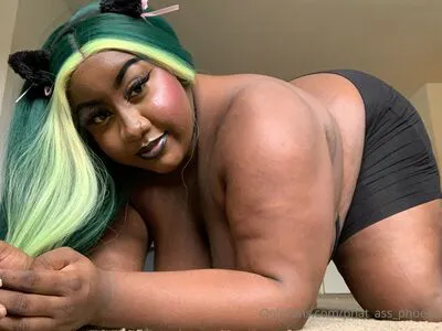 Phat Ass Phoebe OnlyFans Leaked Free Thumbnail Picture - #iiU6RYuQsZ