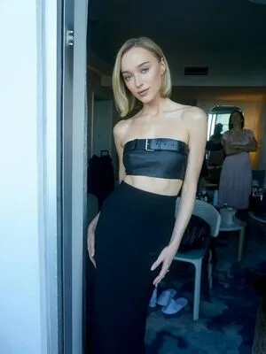 Phoebe Dynevor OnlyFans Leaked Free Thumbnail Picture - #0ch0phQPjZ