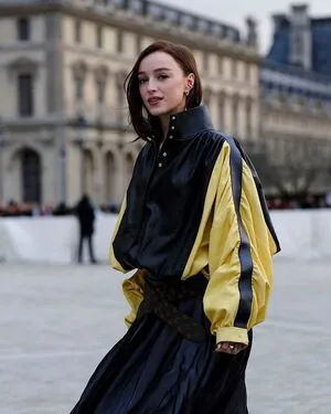 Phoebe Dynevor OnlyFans Leaked Free Thumbnail Picture - #1Rkce50wSO