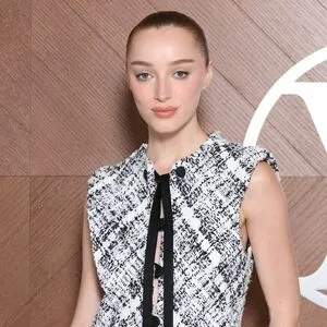 Phoebe Dynevor OnlyFans Leaked Free Thumbnail Picture - #ZHhWXIRiv7