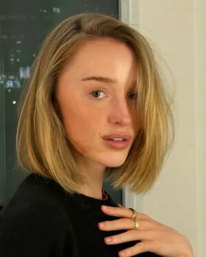Phoebe Dynevor OnlyFans Leaked Free Thumbnail Picture - #uTWBwtlDGY