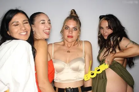 Photobox Flashes OnlyFans Leaked Free Thumbnail Picture - #2LwToIGNG6