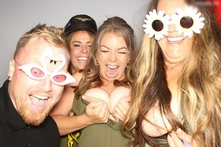 Photobox Flashes OnlyFans Leaked Free Thumbnail Picture - #6ZYqC3AFCu