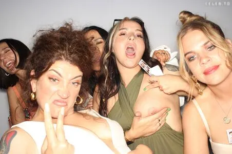 Photobox Flashes OnlyFans Leaked Free Thumbnail Picture - #DkPpua9crt