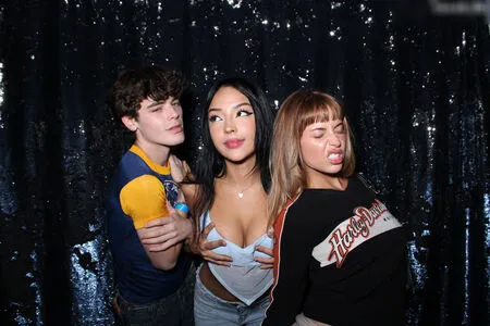 Photobox Flashes OnlyFans Leaked Free Thumbnail Picture - #H5LFeyd8o9