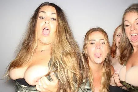 Photobox Flashes OnlyFans Leaked Free Thumbnail Picture - #HYqxdthaEC