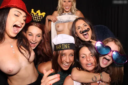 Photobox Flashes OnlyFans Leaked Free Thumbnail Picture - #XSvKgJAI4X