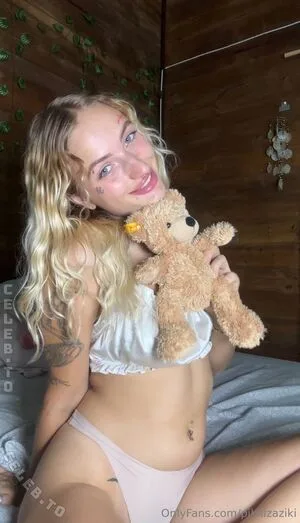 Pikkizaziki OnlyFans Leaked Free Thumbnail Picture - #HIRHzDdMvk