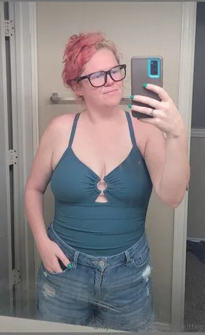 Pineapplekittee Milf OnlyFans Leaked Free Thumbnail Picture - #x6HTTonVgv