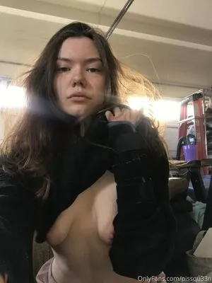 Pissqu33n OnlyFans Leaked Free Thumbnail Picture - #RynOeeuk7N