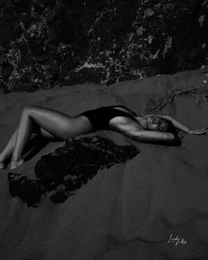 Poetique Girl OnlyFans Leaked Free Thumbnail Picture - #4TDMwQC4G4