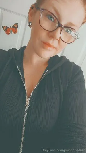 Poisonivy042 OnlyFans Leaked Free Thumbnail Picture - #C05kTGv6u1
