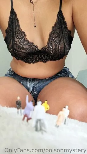 Poisonmystery OnlyFans Leaked Free Thumbnail Picture - #Gb2qOuzou4