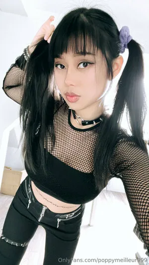 Poppymeilleur999 OnlyFans Leaked Free Thumbnail Picture - #ymC7zxfion