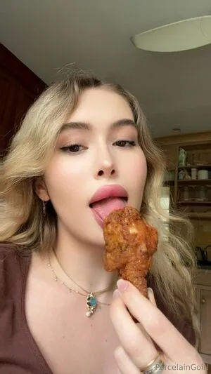 Porcelaingoirl OnlyFans Leaked Free Thumbnail Picture - #x11yKG8yaN