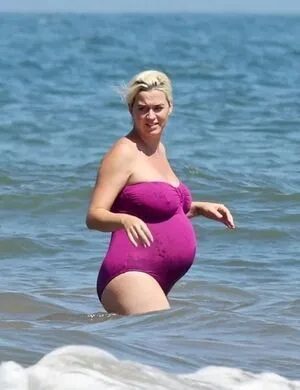 Pregnant Celebs OnlyFans Leaked Free Thumbnail Picture - #AJsC0wddx2