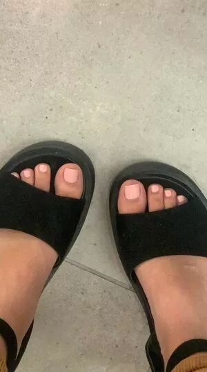 Pretty Feet OnlyFans Leaked Free Thumbnail Picture - #hpdF8v291A