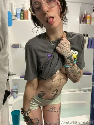 Prettylittlefreak13 OnlyFans Leaked Free Thumbnail Picture - #78hMDpipsk