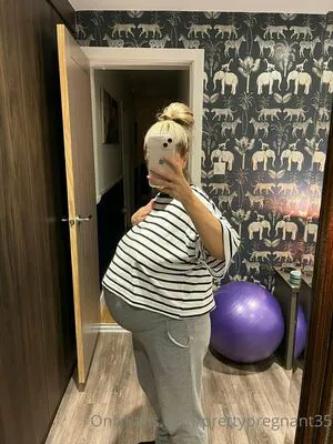 Prettypregnant35 OnlyFans Leaked Free Thumbnail Picture - #4YuFHC3aQF