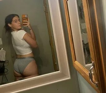 Princesahallo OnlyFans Leaked Free Thumbnail Picture - #FuVMn3snie