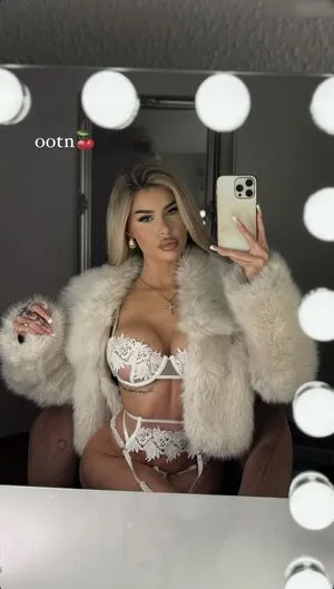 Princess Lonie Alwine OnlyFans Leaked Free Thumbnail Picture - #9nfSvaPpAu