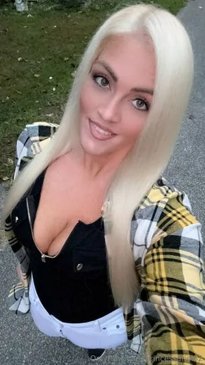 Princessariel32 OnlyFans Leaked Free Thumbnail Picture - #meMwb1DnKE