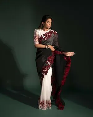 Priyamani OnlyFans Leaked Free Thumbnail Picture - #5Wlz7vr8sy