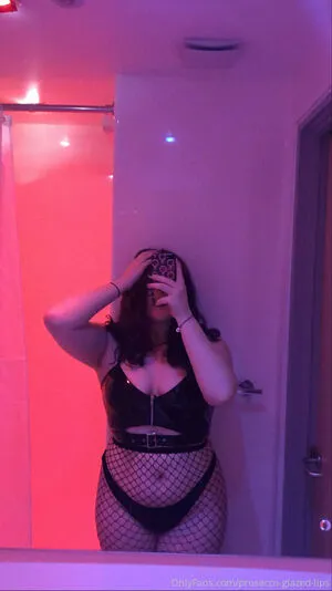 Prosecco Glazed Lips OnlyFans Leaked Free Thumbnail Picture - #0cwcm8PaKO