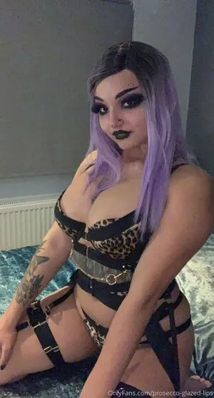 Prosecco Glazed Lips OnlyFans Leaked Free Thumbnail Picture - #TxX6GwwxMG