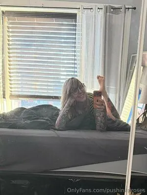 PushingUpRoses OnlyFans Leaked Free Thumbnail Picture - #SBBLVvQTUX