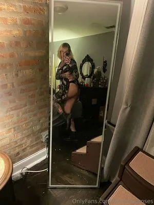 PushingUpRoses OnlyFans Leaked Free Thumbnail Picture - #zi43i8YJeO