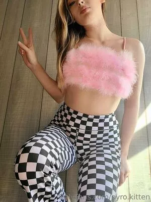 Pyro Kitten OnlyFans Leaked Free Thumbnail Picture - #AwYkzD7QIz