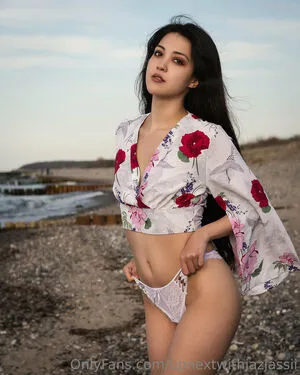 Queen Ling Ling OnlyFans Leaked Free Thumbnail Picture - #sYlBnUDlXm