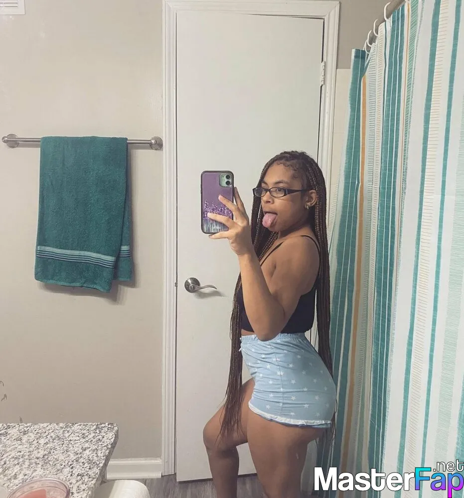 Queen.mya-Tinymya
