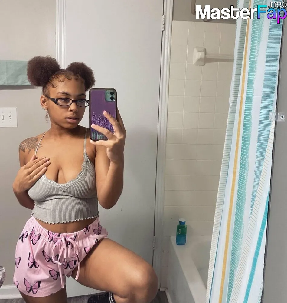 Queen.mya-Tinymya