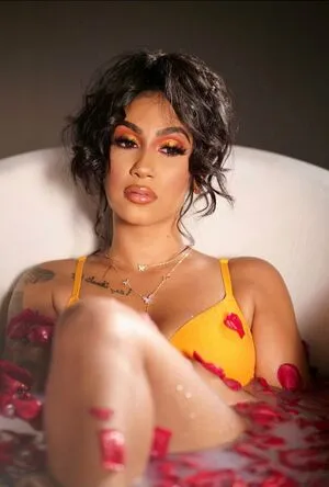 Queen Najia OnlyFans Leaked Free Thumbnail Picture - #WZYDexyNAC