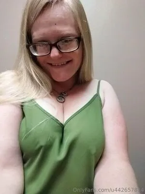 Queengreeneyes420 OnlyFans Leaked Free Thumbnail Picture - #b9b6ucID8p