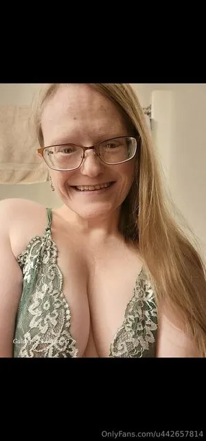 Queengreeneyes420 OnlyFans Leaked Free Thumbnail Picture - #cleOt2OnTX