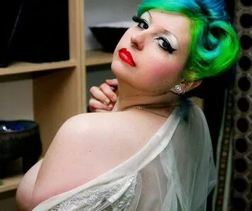 Queenie Von Curves OnlyFans Leaked Free Thumbnail Picture - #bU5p6CYDdt