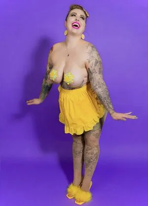 Queenie Von Curves OnlyFans Leaked Free Thumbnail Picture - #x89Pzdj89d
