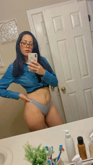 Queenmari20 OnlyFans Leaked Free Thumbnail Picture - #0CK7nzGQzV