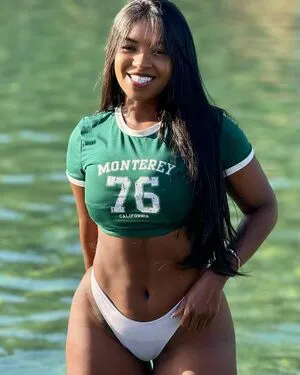 Quele Souza OnlyFans Leaked Free Thumbnail Picture - #PZLAULjs3g