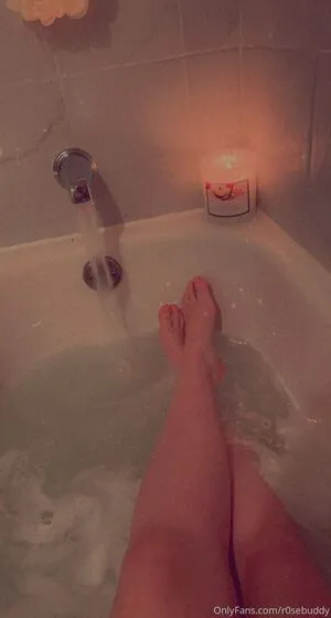 R0sebuddy OnlyFans Leaked Free Thumbnail Picture - #5SALB1CINe