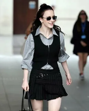 Rachel Brosnahan OnlyFans Leaked Free Thumbnail Picture - #RoJEfz44W3