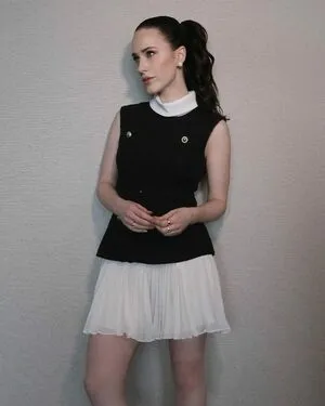 Rachel Brosnahan OnlyFans Leaked Free Thumbnail Picture - #S33iKaMyYV
