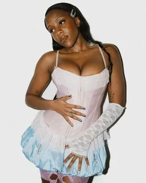 Rachel Chinouriri OnlyFans Leaked Free Thumbnail Picture - #32leIuKBW2